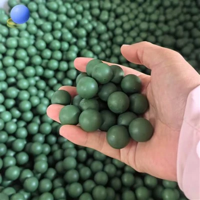 كرة فولاذية مغطاة بالبلاستيك